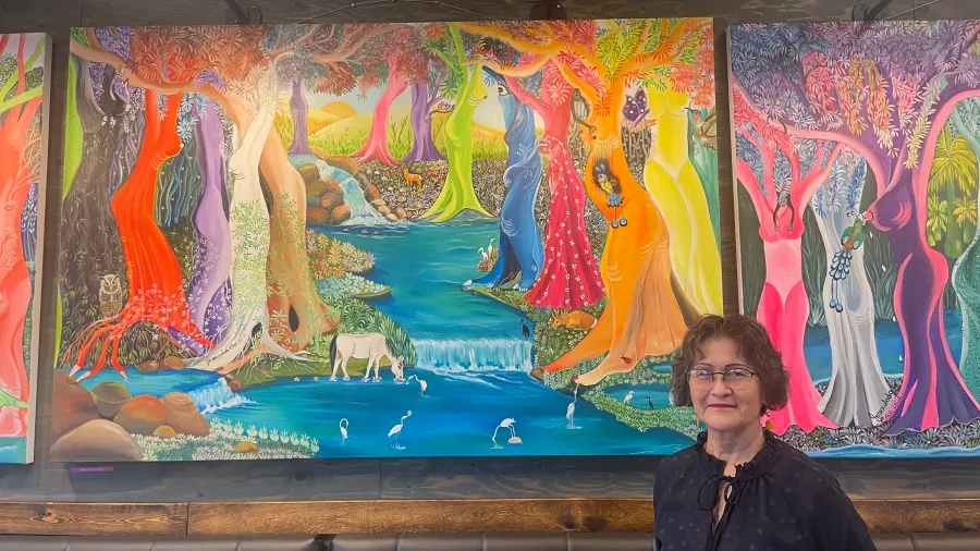 Inmaculada Cruz with her mural